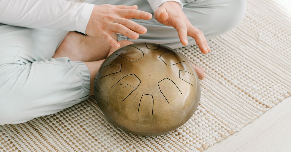 Steel tongue drum, čelični jezični bubanj s palicama, instrument za opuštanje i sound healing